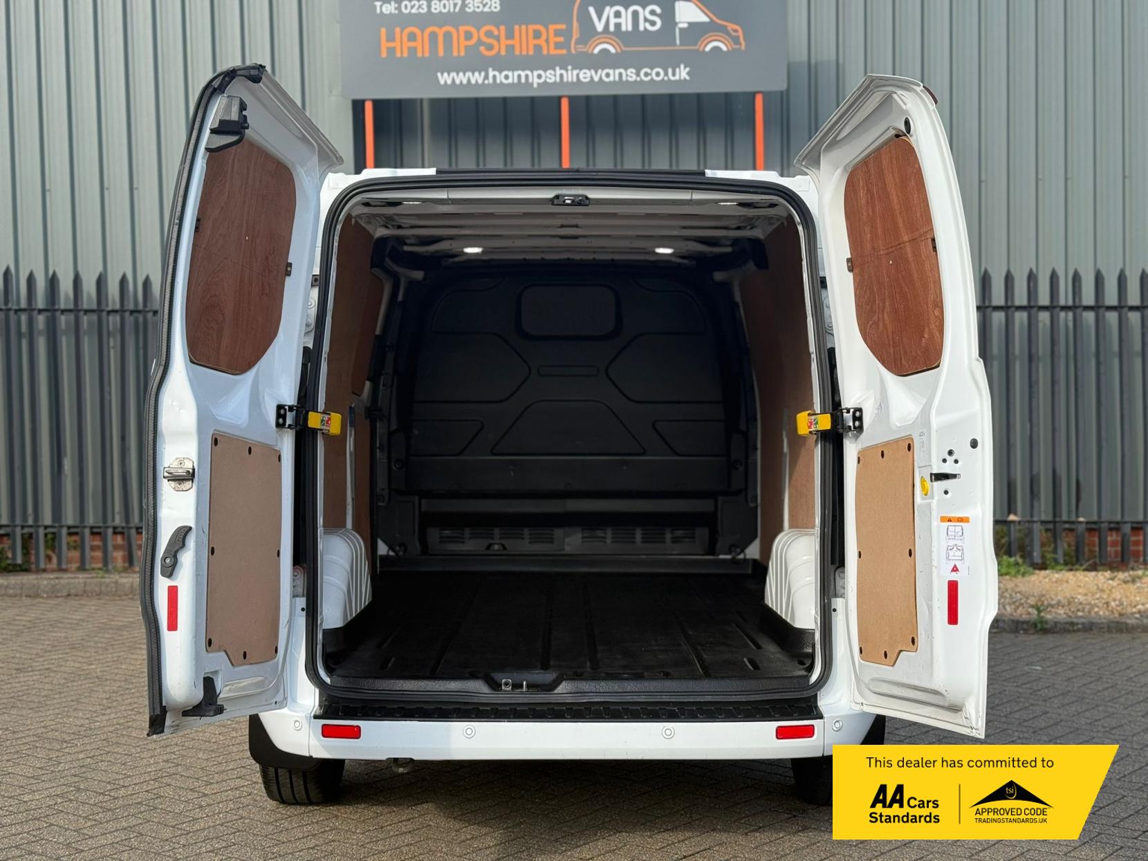 Ford Transit Custom 2.0 300 EcoBlue Limited Panel Van 5dr Diesel Manual L2 H1 Euro 6 (s/s) (130 ps)