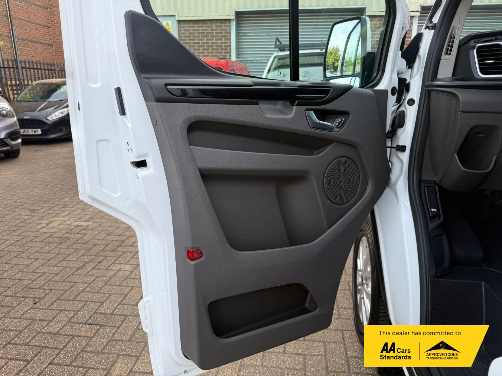 Ford Transit Custom 2.0 300 EcoBlue Limited Panel Van 5dr Diesel Manual L2 H1 Euro 6 (s/s) (130 ps)