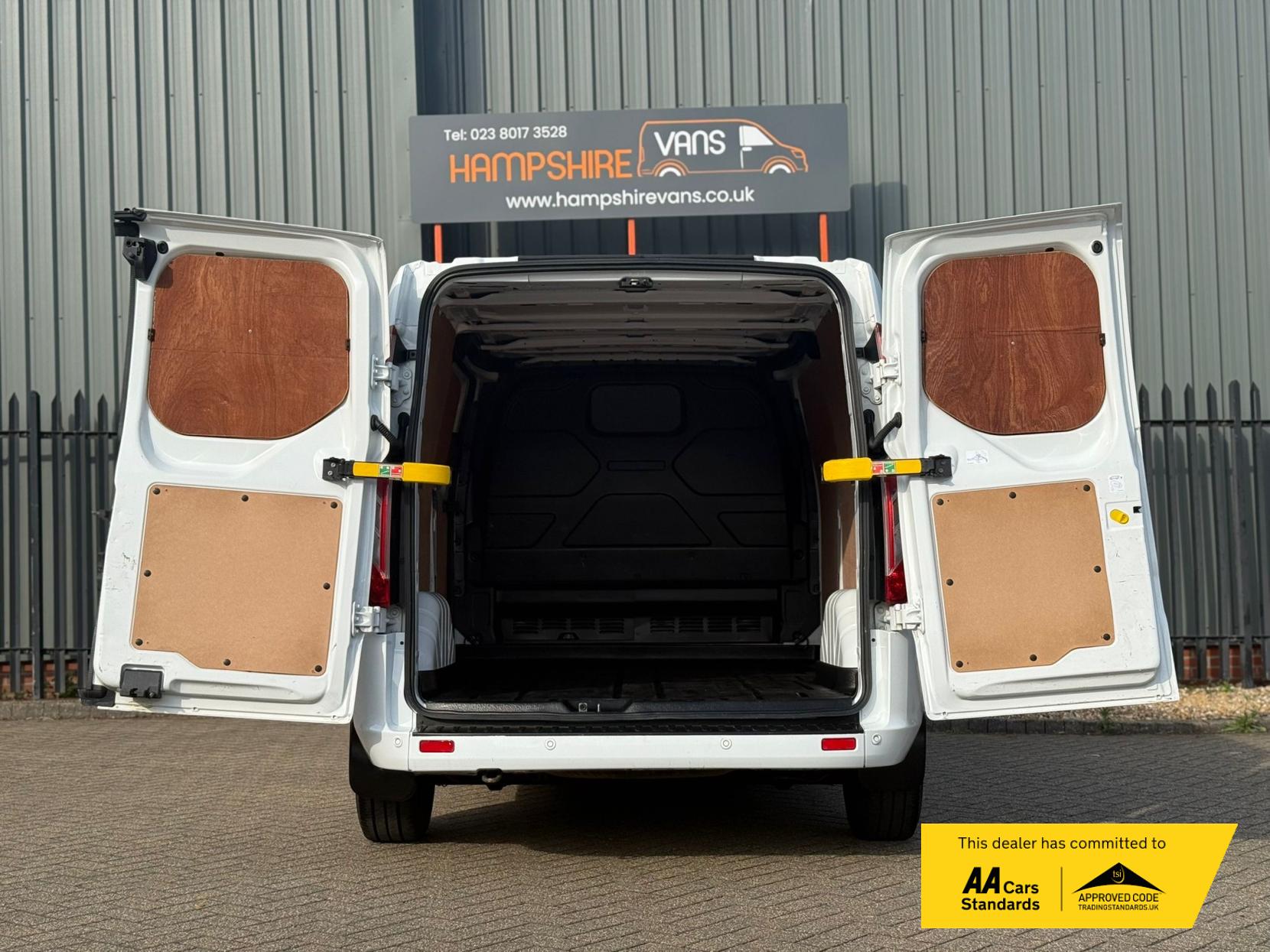 Ford Transit Custom 2.0 300 EcoBlue Limited Panel Van 5dr Diesel Manual L2 H1 Euro 6 (s/s) (130 ps)