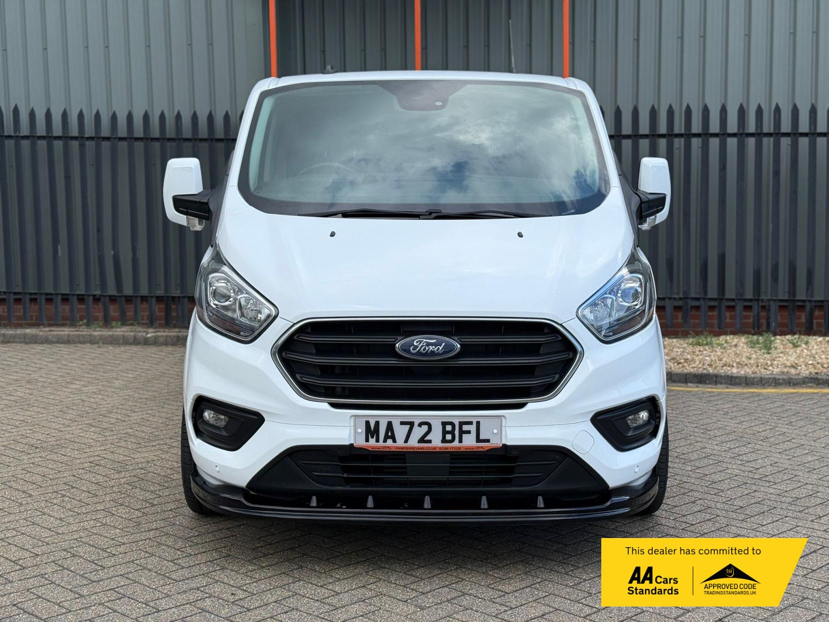 2022 Ford Transit Custom 2.0 300 EcoBlue Limited Crew Van Double Cab 5dr Diesel Manual L2 H1 Euro 6 (s/s) (130 ps) - Thumbnail 16