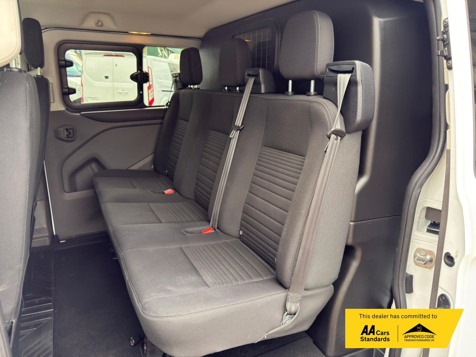 2022 Ford Transit Custom 2.0 300 EcoBlue Limited Crew Van Double Cab 5dr Diesel Manual L2 H1 Euro 6 (s/s) (130 ps) - Thumbnail 12
