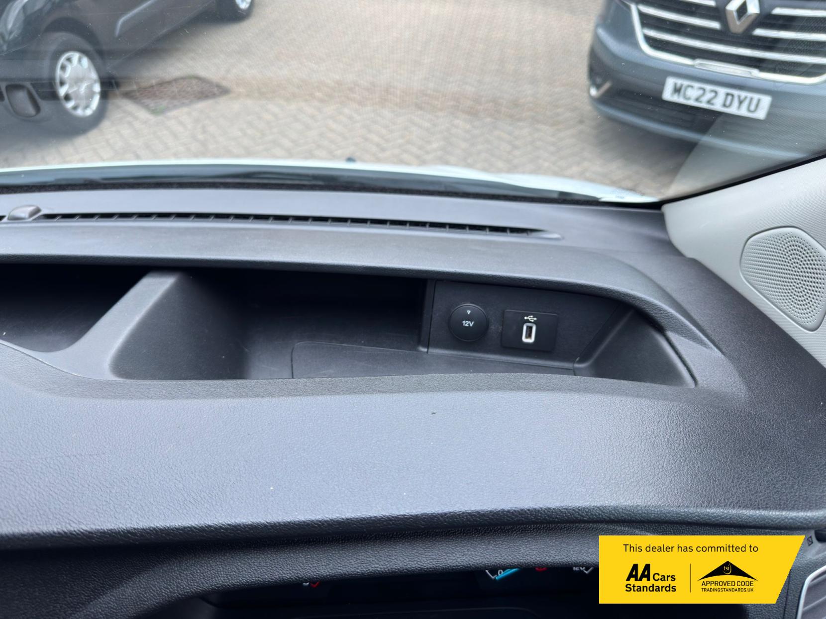2022 Ford Transit Custom 2.0 300 EcoBlue Limited Crew Van Double Cab 5dr Diesel Manual L2 H1 Euro 6 (s/s) (130 ps) - Thumbnail 42