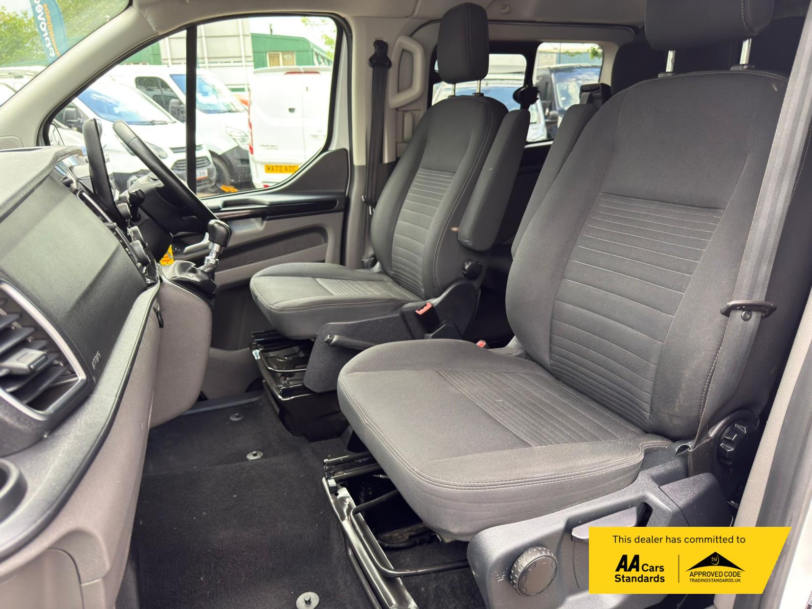 2022 Ford Transit Custom 2.0 300 EcoBlue Limited Crew Van Double Cab 5dr Diesel Manual L2 H1 Euro 6 (s/s) (130 ps) - Thumbnail 11