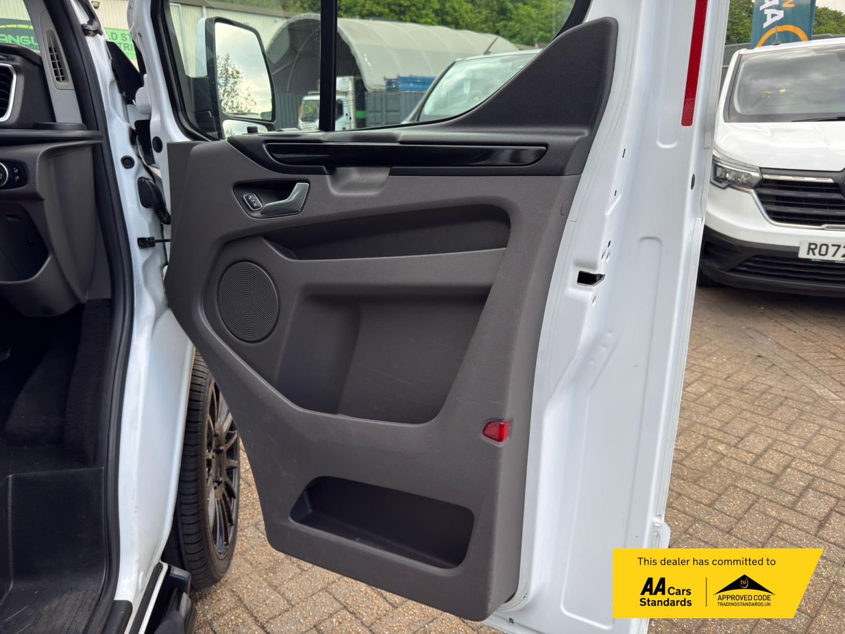 2022 Ford Transit Custom 2.0 300 EcoBlue Limited Crew Van Double Cab 5dr Diesel Manual L2 H1 Euro 6 (s/s) (130 ps) - Thumbnail 56