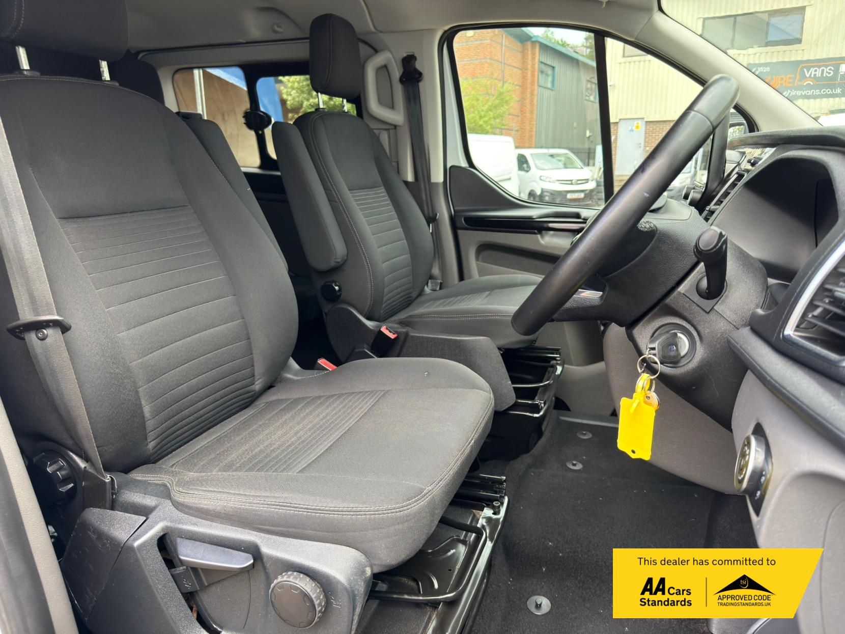 2022 Ford Transit Custom 2.0 300 EcoBlue Limited Crew Van Double Cab 5dr Diesel Manual L2 H1 Euro 6 (s/s) (130 ps) - Thumbnail 8