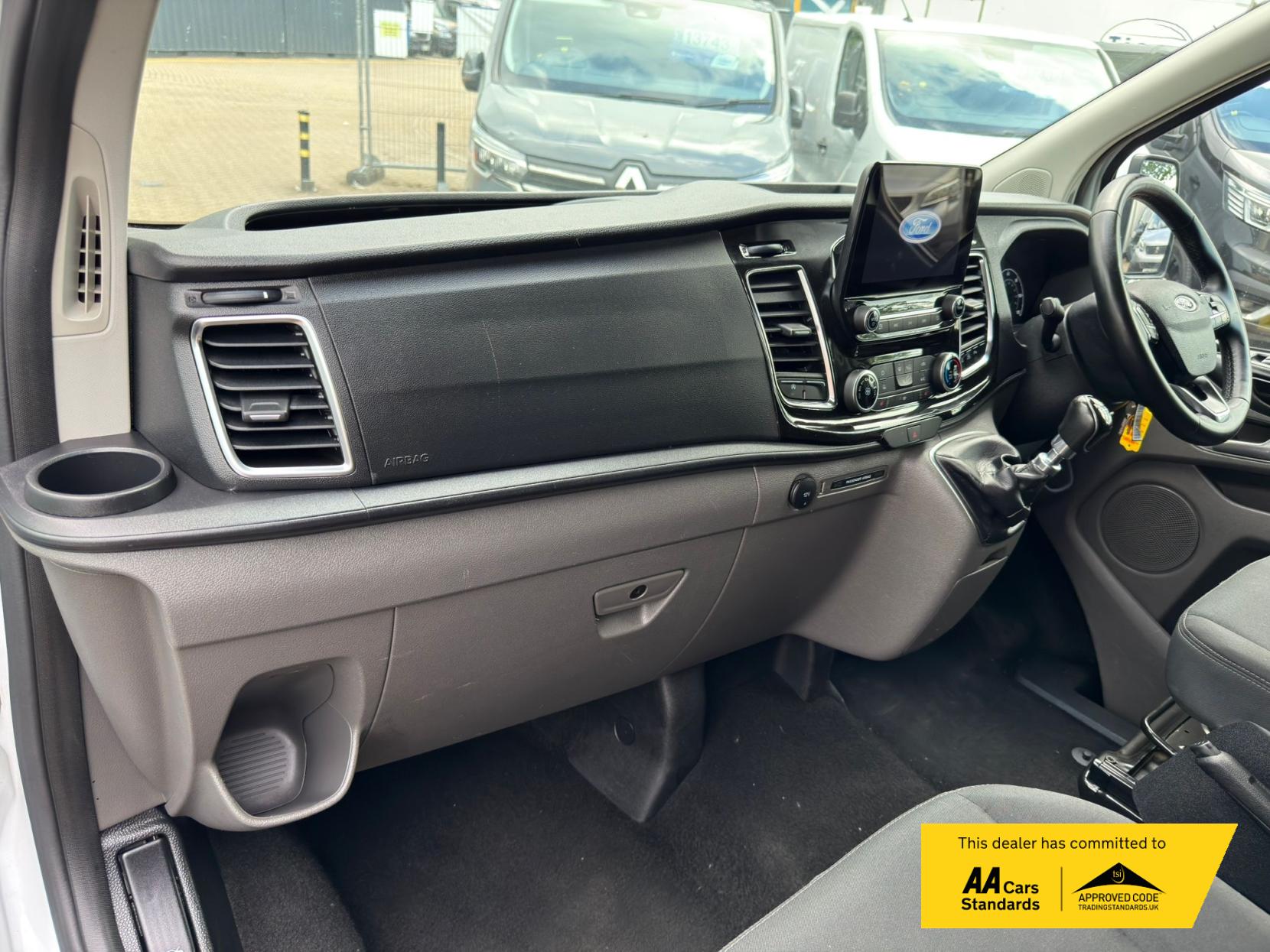 2022 Ford Transit Custom 2.0 300 EcoBlue Limited Crew Van Double Cab 5dr Diesel Manual L2 H1 Euro 6 (s/s) (130 ps) - Thumbnail 33