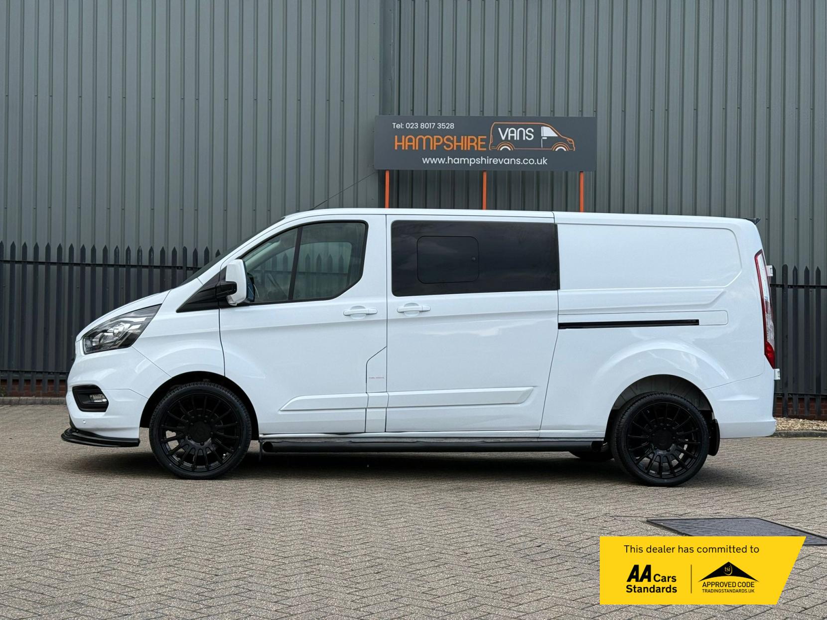 2022 Ford Transit Custom 2.0 300 EcoBlue Limited Crew Van Double Cab 5dr Diesel Manual L2 H1 Euro 6 (s/s) (130 ps) - Thumbnail 5