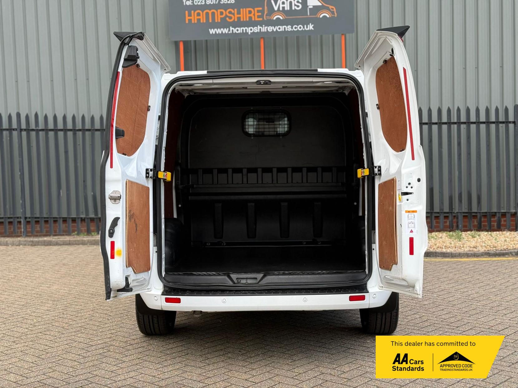 2022 Ford Transit Custom 2.0 300 EcoBlue Limited Crew Van Double Cab 5dr Diesel Manual L2 H1 Euro 6 (s/s) (130 ps) - Thumbnail 18