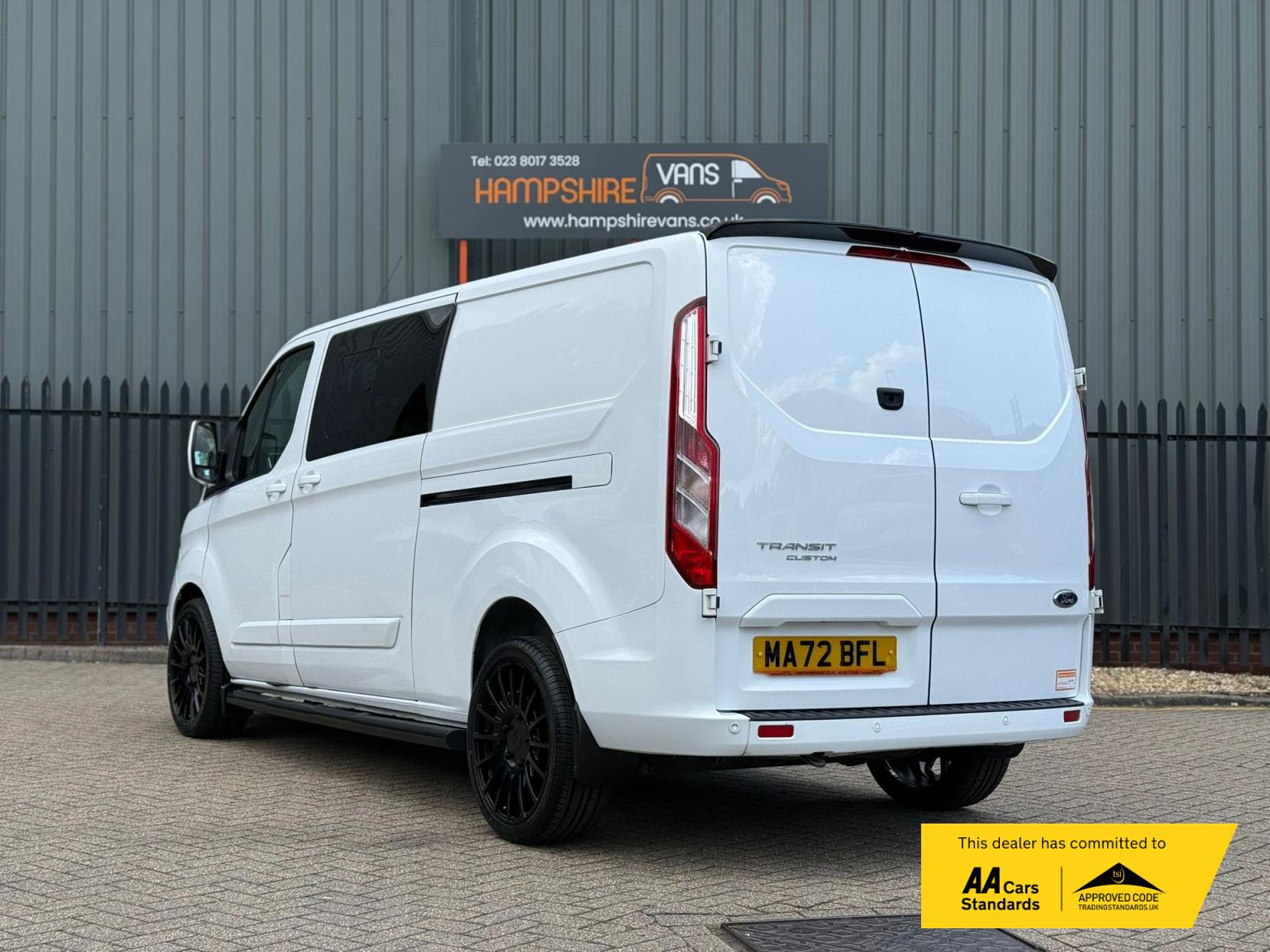 2022 Ford Transit Custom 2.0 300 EcoBlue Limited Crew Van Double Cab 5dr Diesel Manual L2 H1 Euro 6 (s/s) (130 ps) - Thumbnail 4