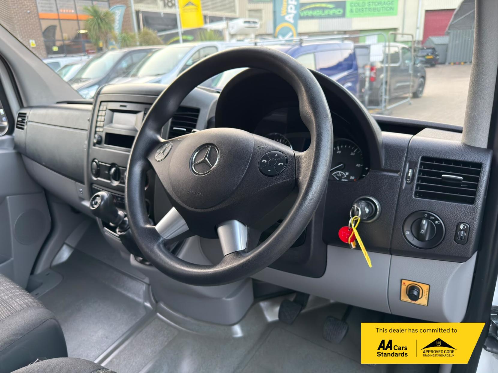 2015 Mercedes-Benz Sprinter 2.1 313 CDI Luton 2dr Diesel Manual RWD L3 (129 bhp) - Thumbnail 42