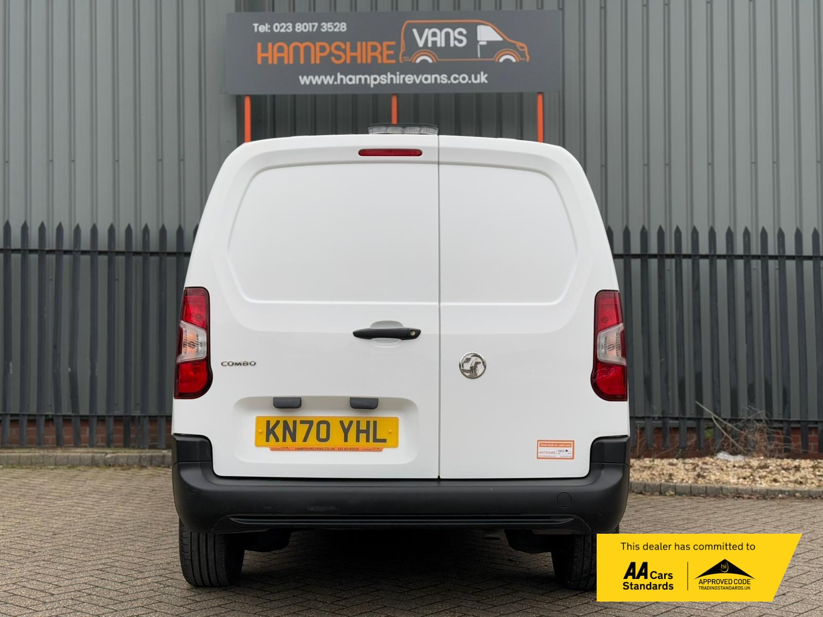 Vauxhall Combo 1.5 Turbo D 2300 Edition Crew Van Double Cab 4dr Diesel Manual L2 Euro 6 (s/s) (100 ps)