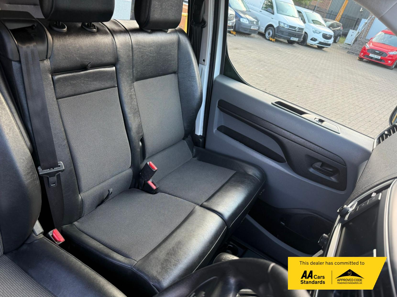 Peugeot Expert 1.5 Professional Combi Van (2016 - 2024)