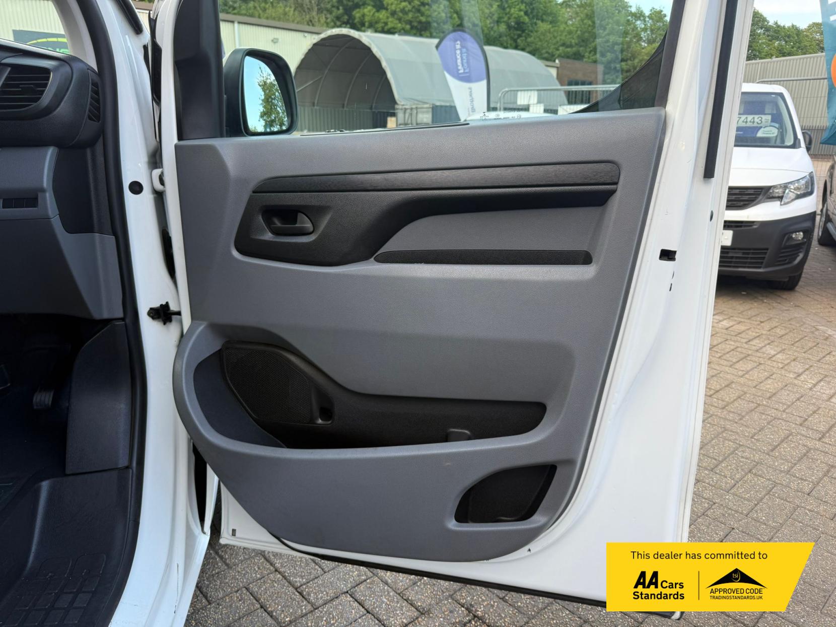 Peugeot Expert 1.5 Professional Combi Van (2016 - 2024)