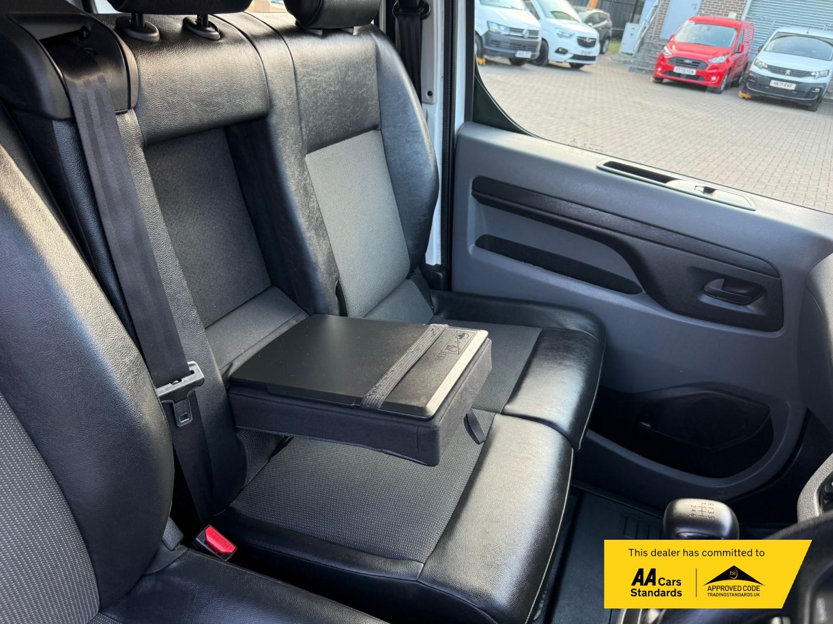 Peugeot Expert 1.5 Professional Combi Van (2016 - 2024)