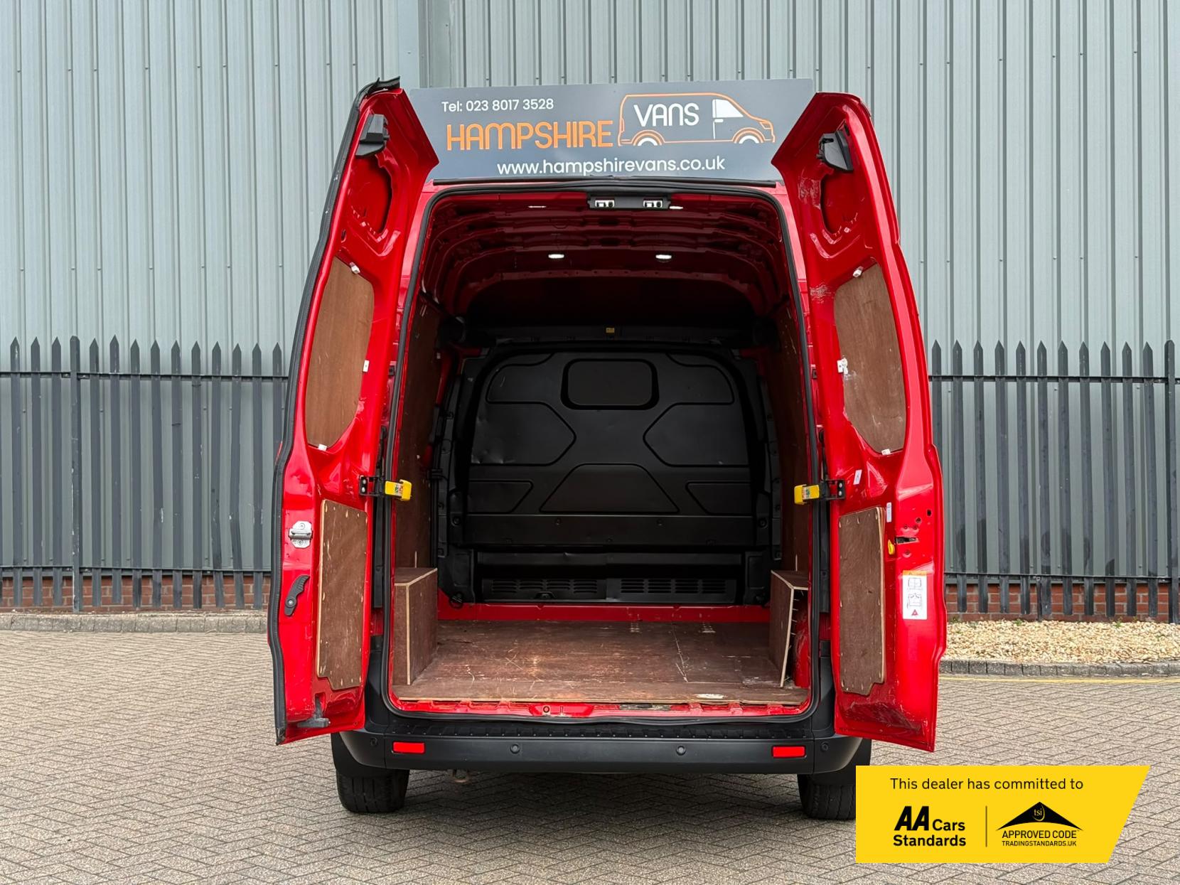 2018 Ford Transit Custom 2.0 320 EcoBlue Panel Van 5dr Diesel Manual L2 H2 Euro 6 (105 ps) - Thumbnail 27