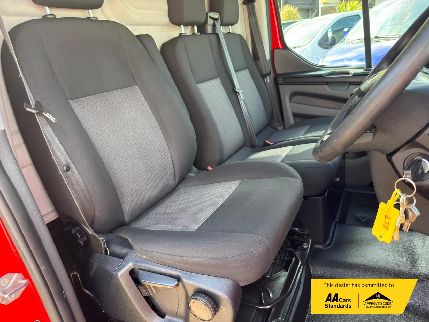 2018 Ford Transit Custom 2.0 320 EcoBlue Panel Van 5dr Diesel Manual L2 H2 Euro 6 (105 ps) - Thumbnail 15