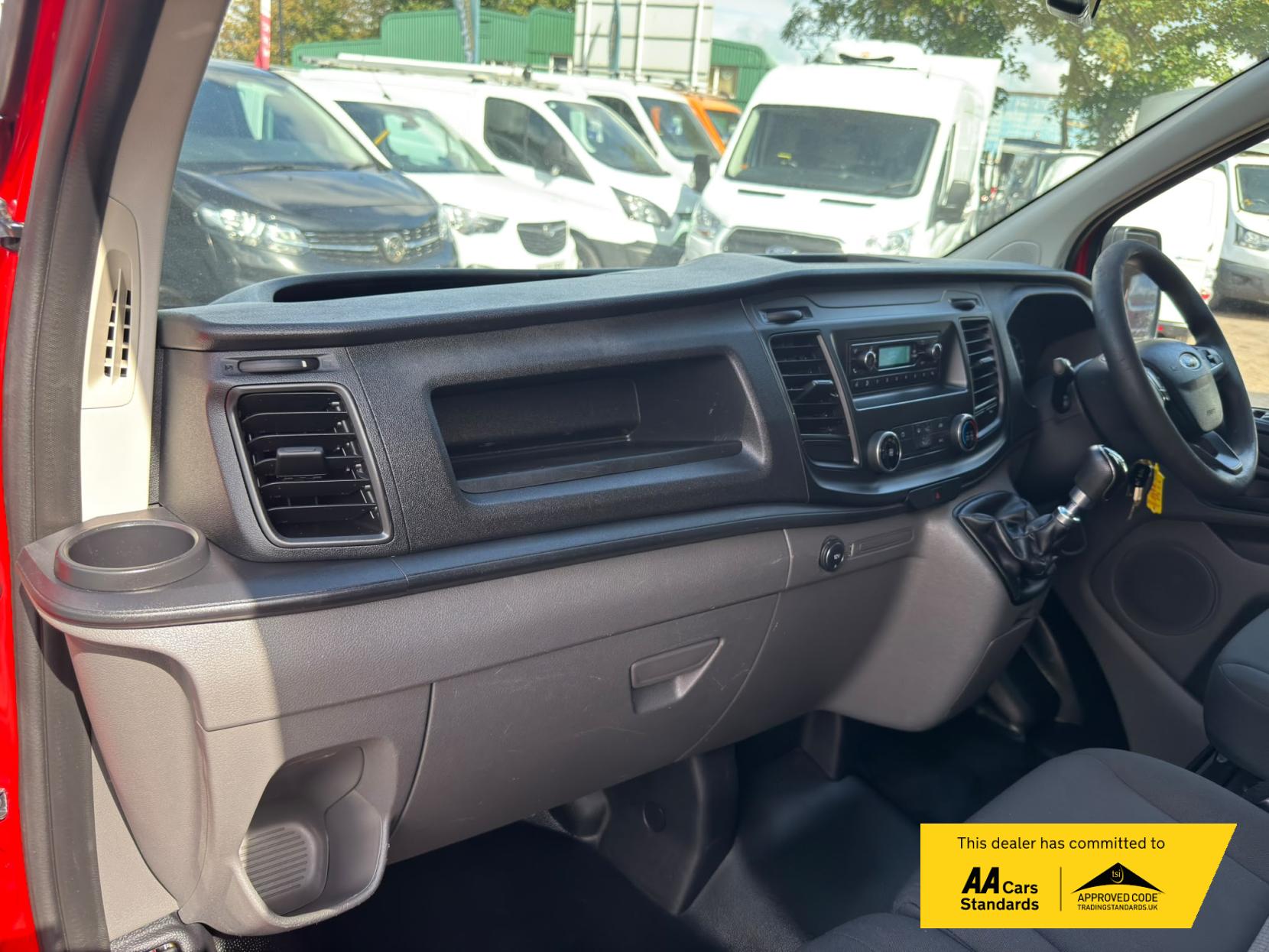 2018 Ford Transit Custom 2.0 320 EcoBlue Panel Van 5dr Diesel Manual L2 H2 Euro 6 (105 ps) - Thumbnail 19