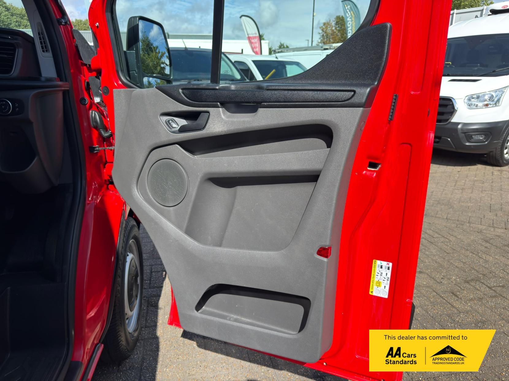 2018 Ford Transit Custom 2.0 320 EcoBlue Panel Van 5dr Diesel Manual L2 H2 Euro 6 (105 ps) - Thumbnail 40
