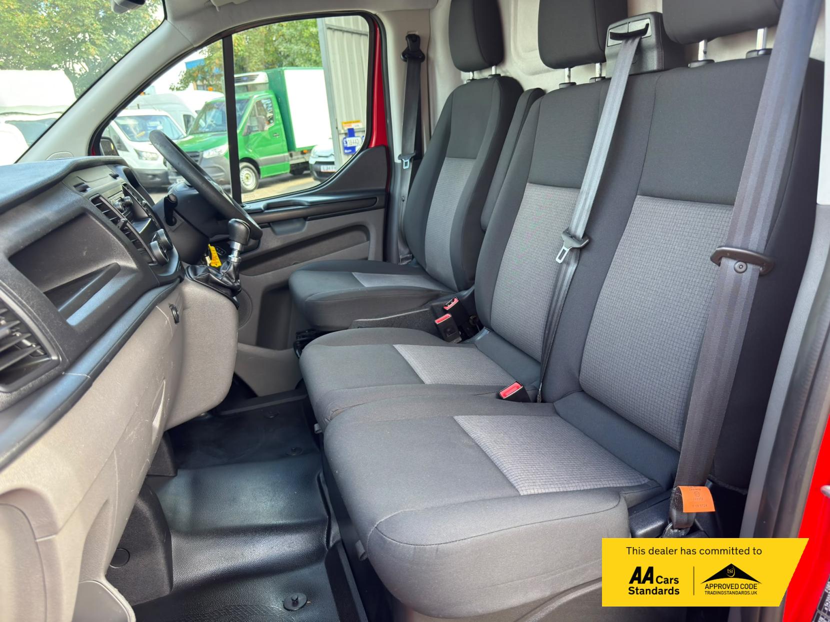 2018 Ford Transit Custom 2.0 320 EcoBlue Panel Van 5dr Diesel Manual L2 H2 Euro 6 (105 ps) - Thumbnail 13