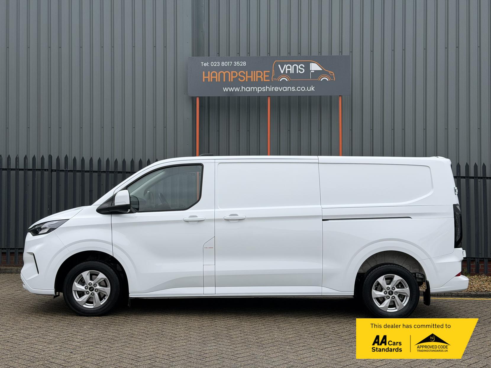 2024 Ford Transit Custom 2.0 300 EcoBlue Limited Panel Van 5dr Diesel Auto L2 H1 Euro 6 (s/s) (136 ps) - Thumbnail 5