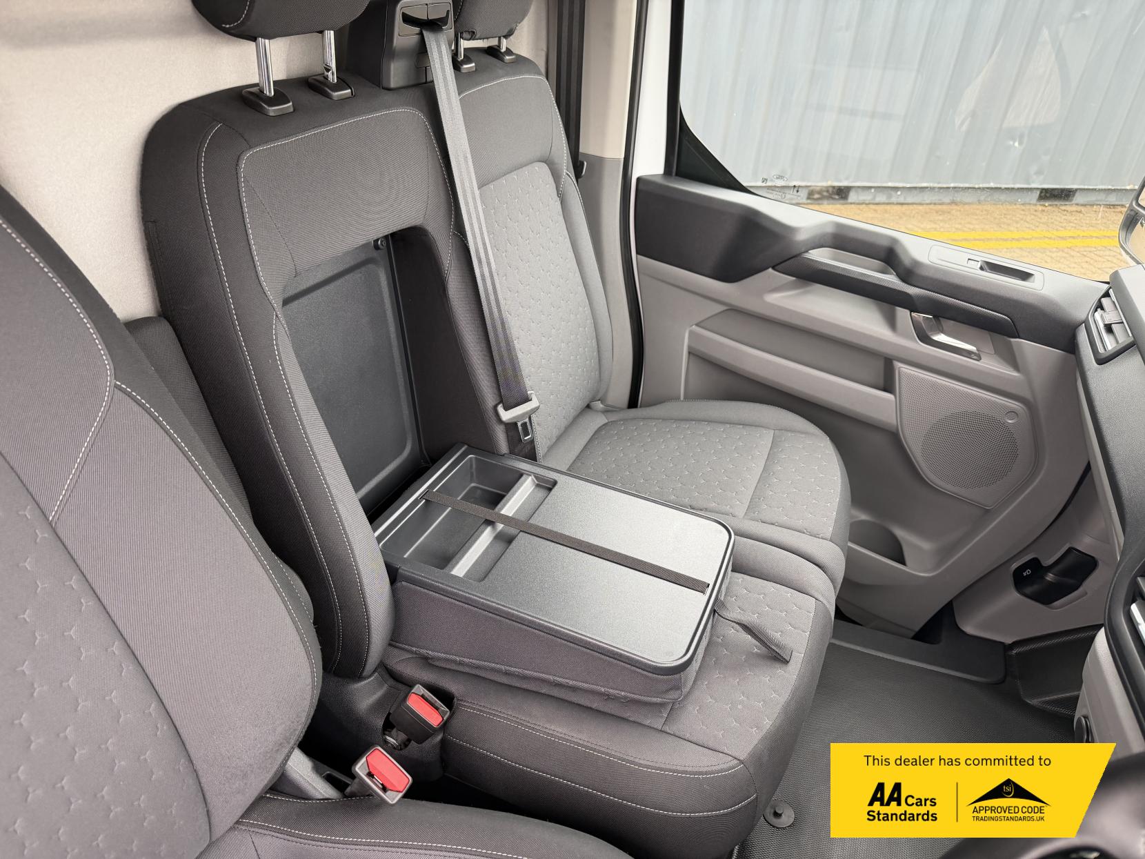 2024 Ford Transit Custom 2.0 300 EcoBlue Limited Panel Van 5dr Diesel Auto L2 H1 Euro 6 (s/s) (136 ps) - Thumbnail 17