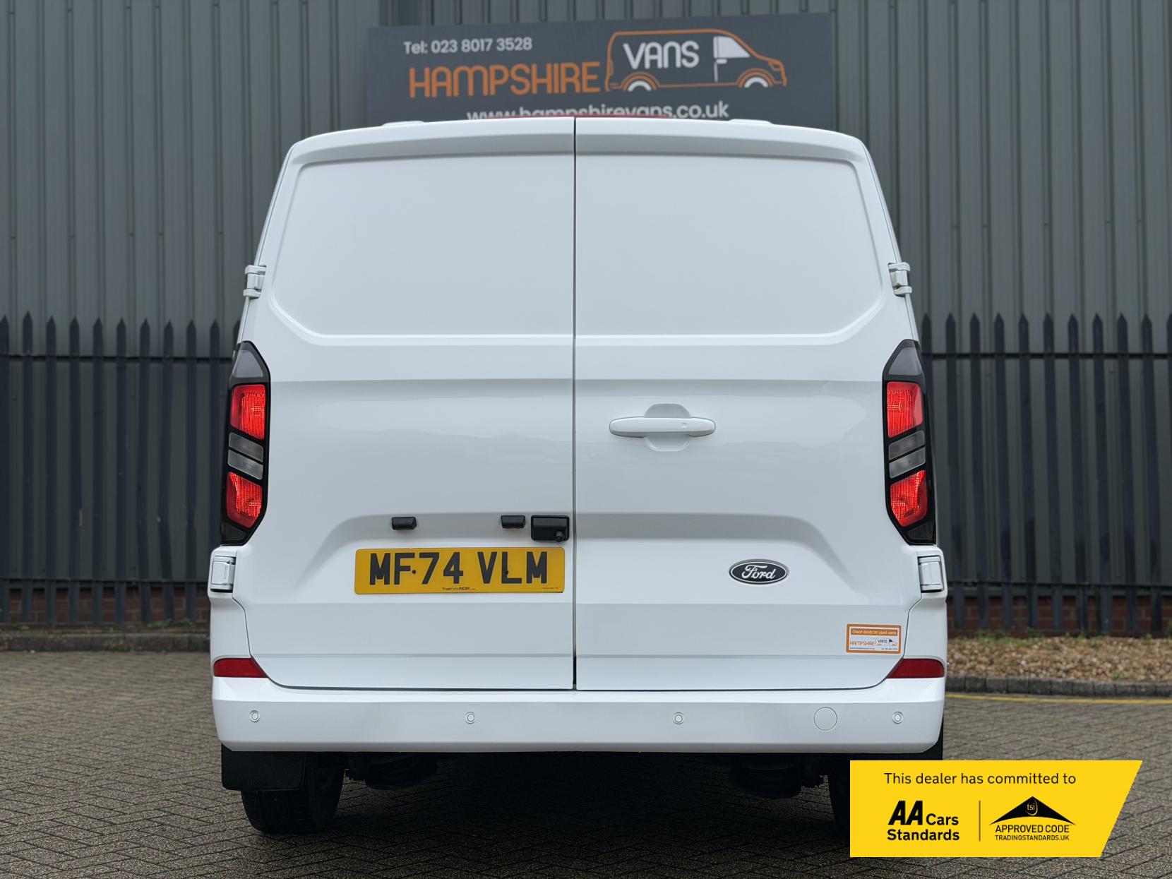 2024 Ford Transit Custom 2.0 300 EcoBlue Limited Panel Van 5dr Diesel Auto L2 H1 Euro 6 (s/s) (136 ps) - Thumbnail 20