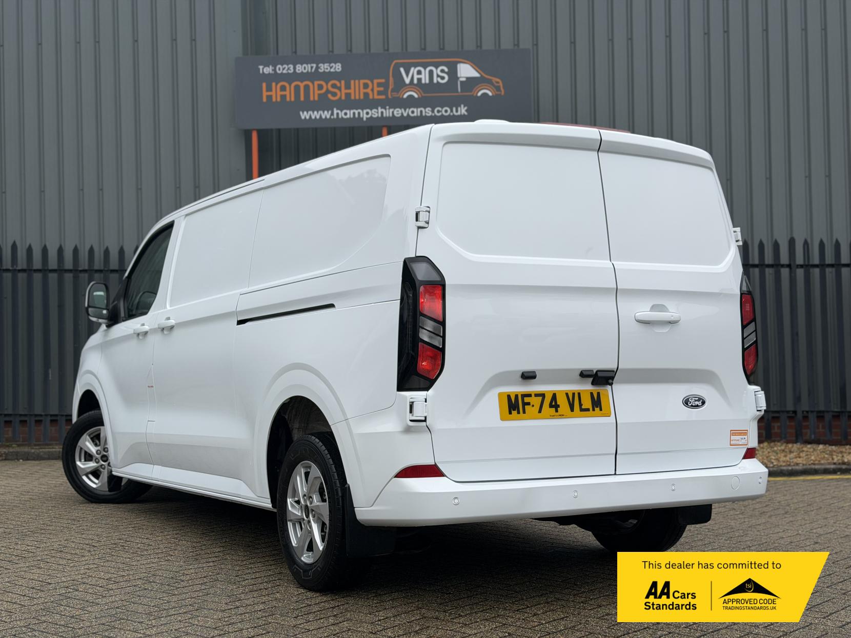 2024 Ford Transit Custom 2.0 300 EcoBlue Limited Panel Van 5dr Diesel Auto L2 H1 Euro 6 (s/s) (136 ps) - Thumbnail 4