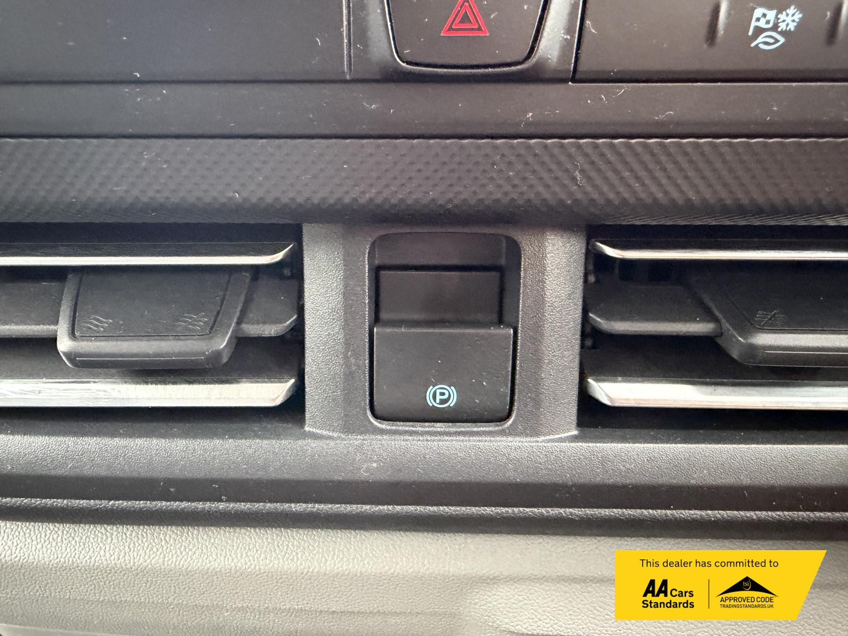 2024 Ford Transit Custom 2.0 300 EcoBlue Limited Panel Van 5dr Diesel Auto L2 H1 Euro 6 (s/s) (136 ps) - Thumbnail 32
