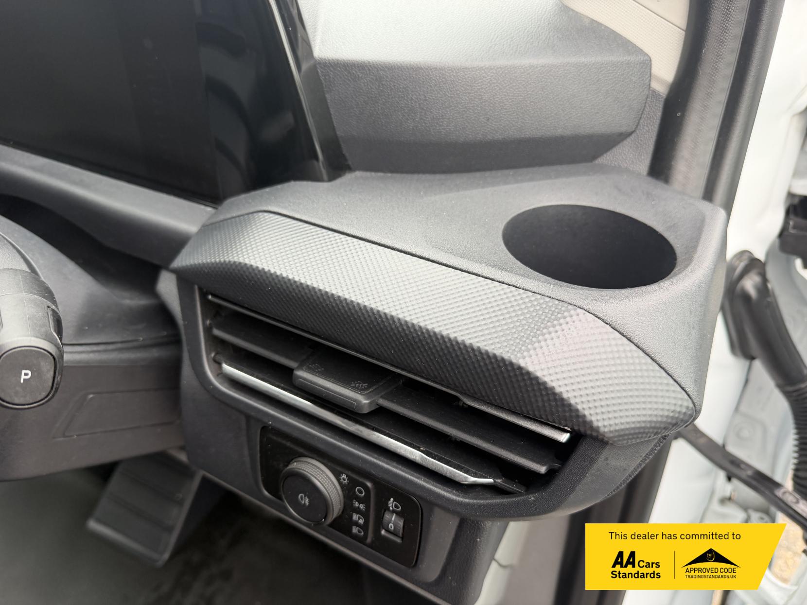 2024 Ford Transit Custom 2.0 300 EcoBlue Limited Panel Van 5dr Diesel Auto L2 H1 Euro 6 (s/s) (136 ps) - Thumbnail 41