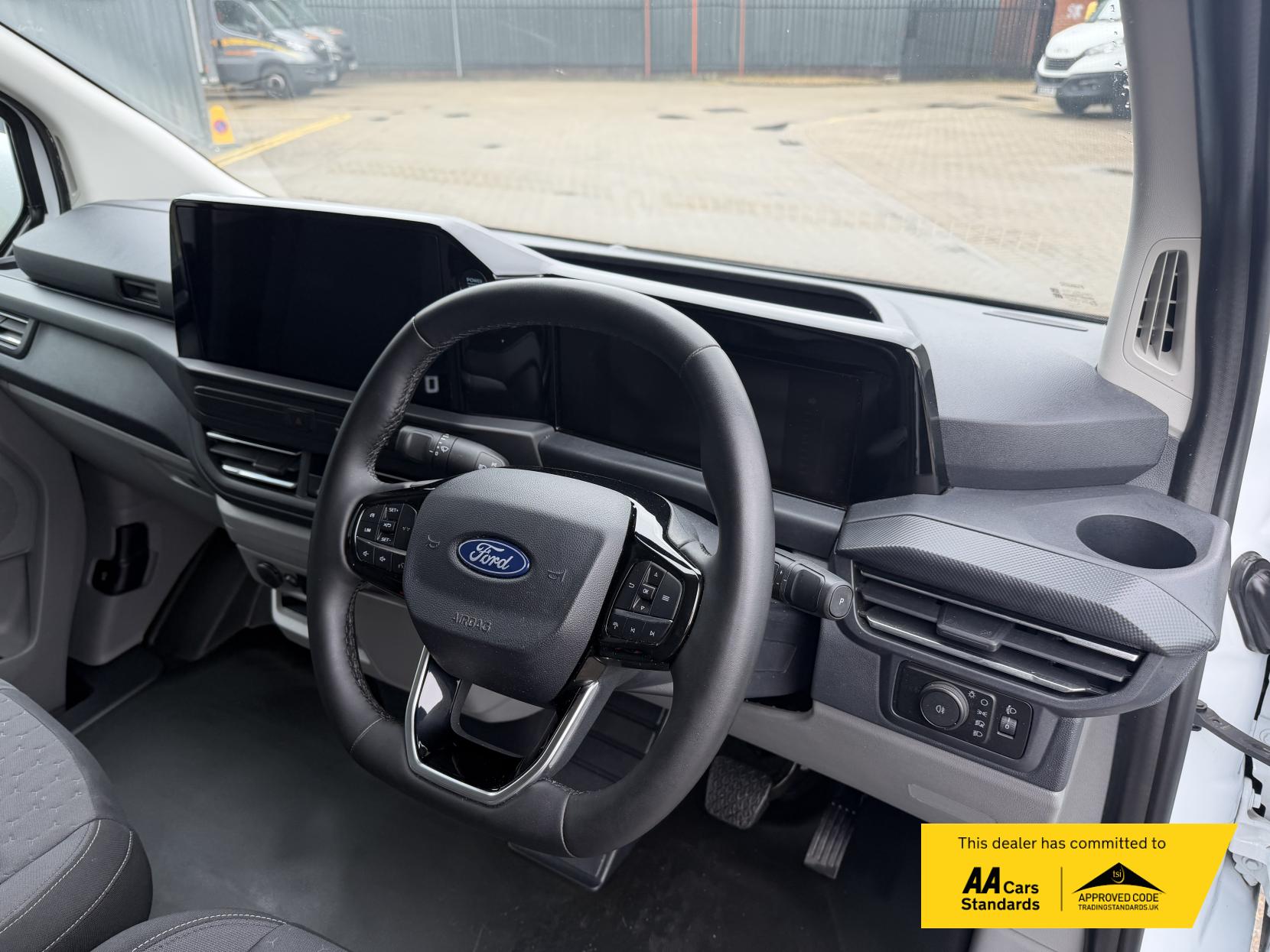 2024 Ford Transit Custom 2.0 300 EcoBlue Limited Panel Van 5dr Diesel Auto L2 H1 Euro 6 (s/s) (136 ps) - Thumbnail 43