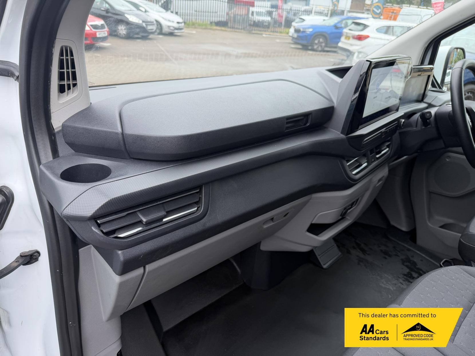 2024 Ford Transit Custom 2.0 300 EcoBlue Limited Panel Van 5dr Diesel Auto L2 H1 Euro 6 (s/s) (136 ps) - Thumbnail 30