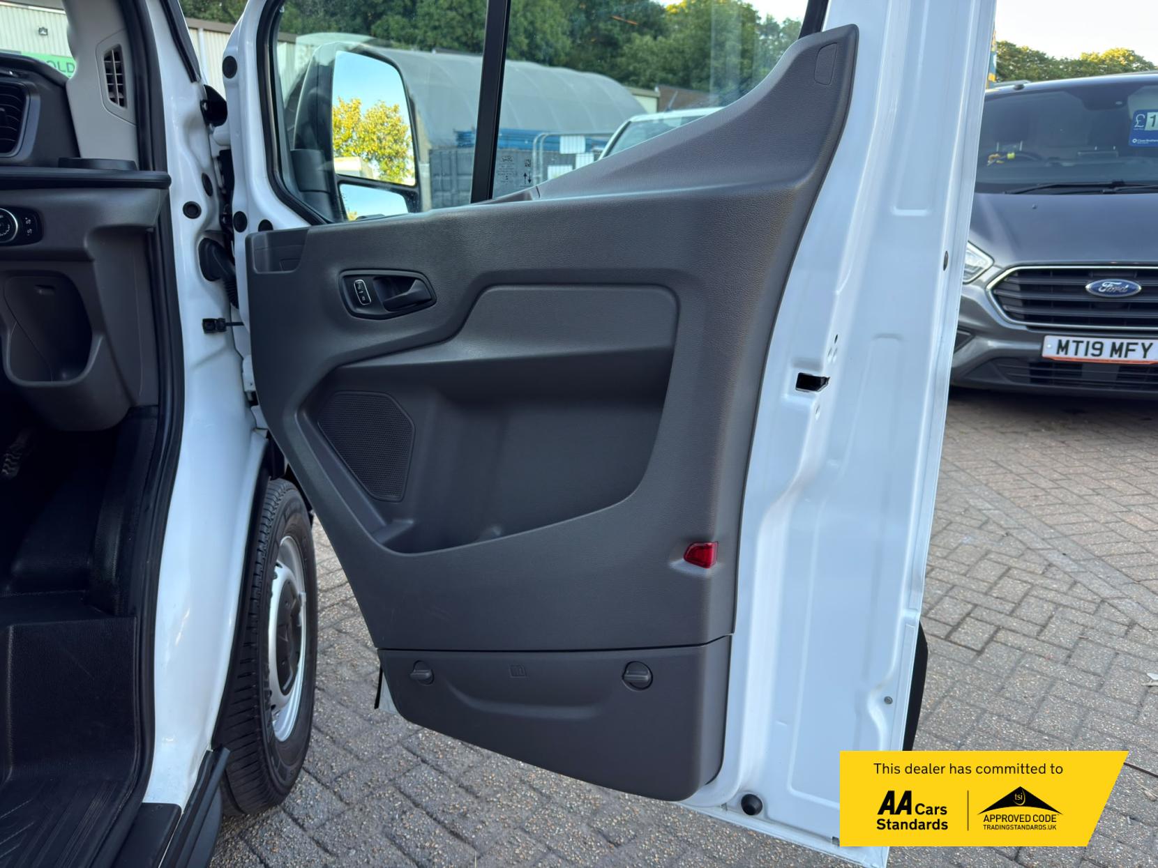 2022 Ford Transit 2.0 350 EcoBlue Leader Crew Van Double Cab 6dr Diesel Manual RWD L3 H3 Euro 6 (s/s) (130 ps) - Thumbnail 25