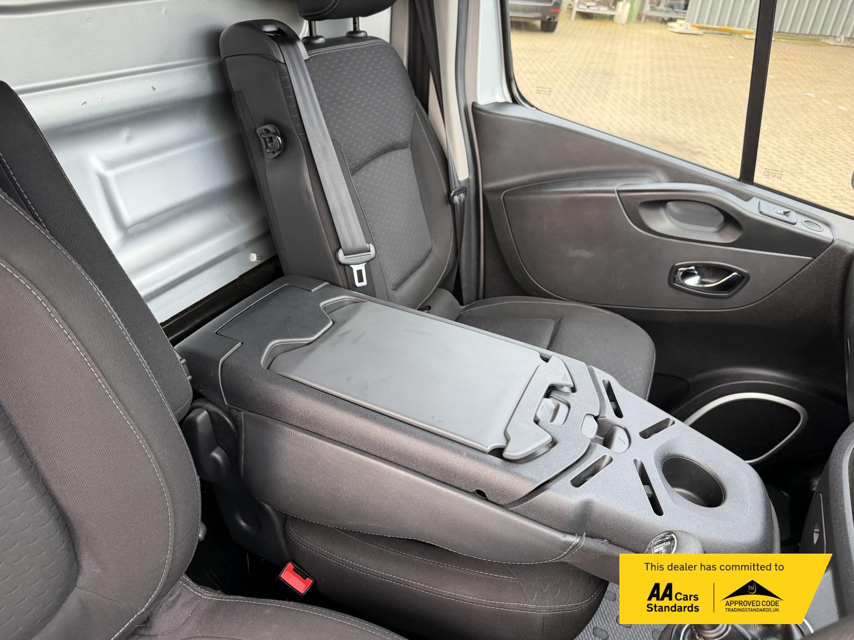 Vauxhall Vivaro 1.6 CDTi 2700 BiTurbo ecoTEC Sportive Panel Van 5dr Diesel Manual L1 H1 Euro 6 (s/s) (125 ps)