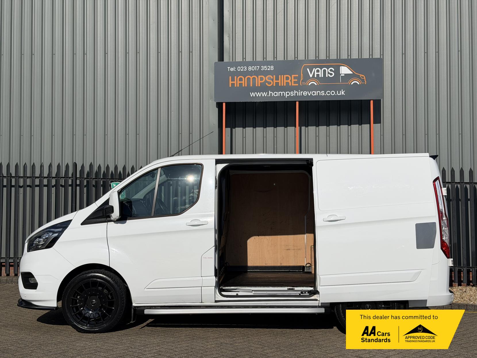 2023 Ford Transit Custom 2.0 300 EcoBlue Limited Panel Van 5dr Diesel Manual L1 H1 Euro 6 (s/s) (130 ps) - Thumbnail 9