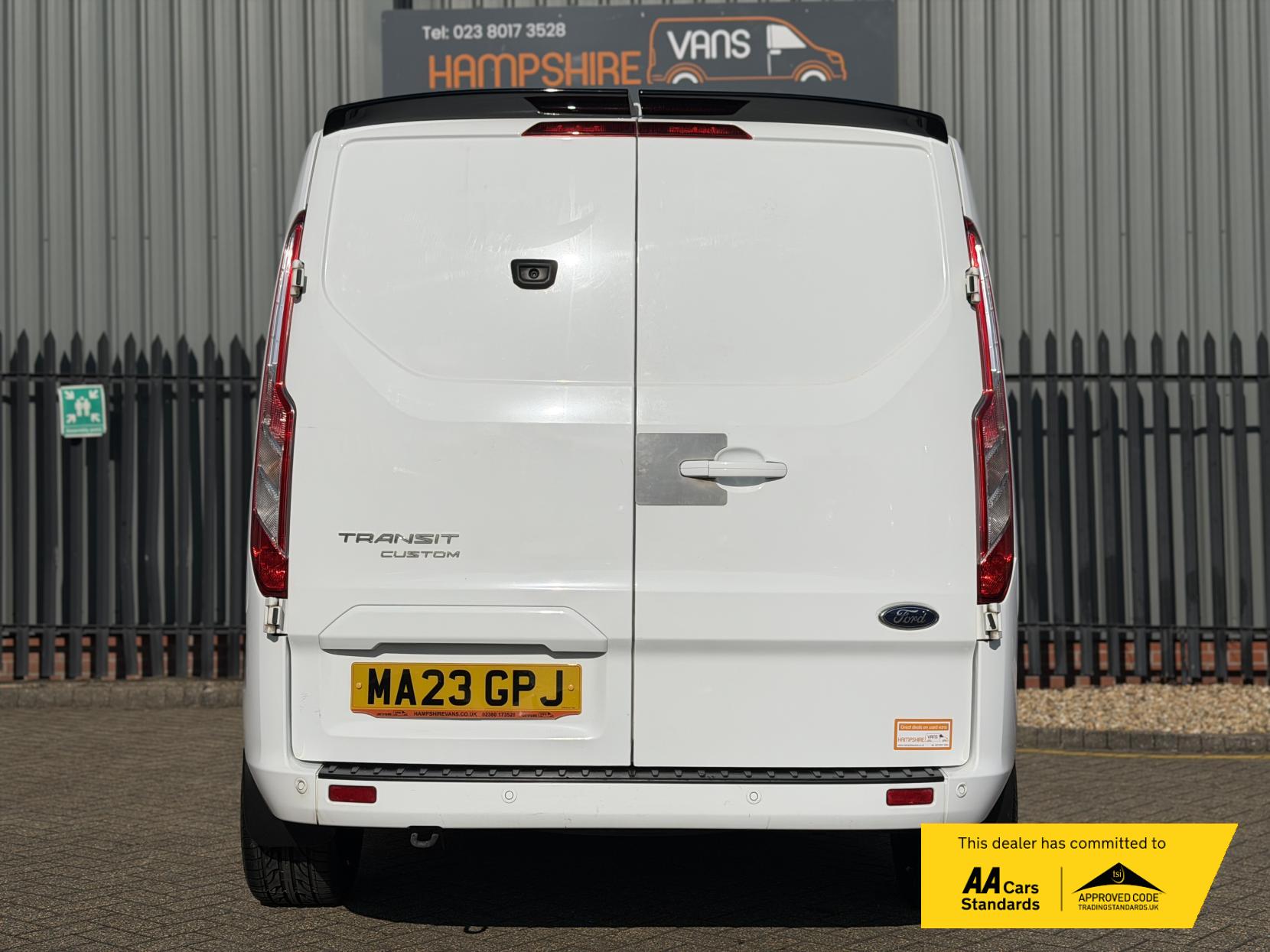 2023 Ford Transit Custom 2.0 300 EcoBlue Limited Panel Van 5dr Diesel Manual L1 H1 Euro 6 (s/s) (130 ps) - Thumbnail 11