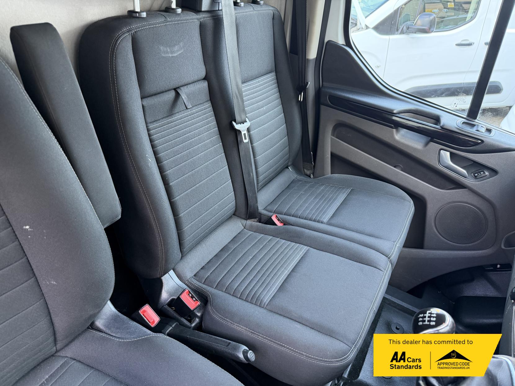 2023 Ford Transit Custom 2.0 300 EcoBlue Limited Panel Van 5dr Diesel Manual L1 H1 Euro 6 (s/s) (130 ps) - Thumbnail 18