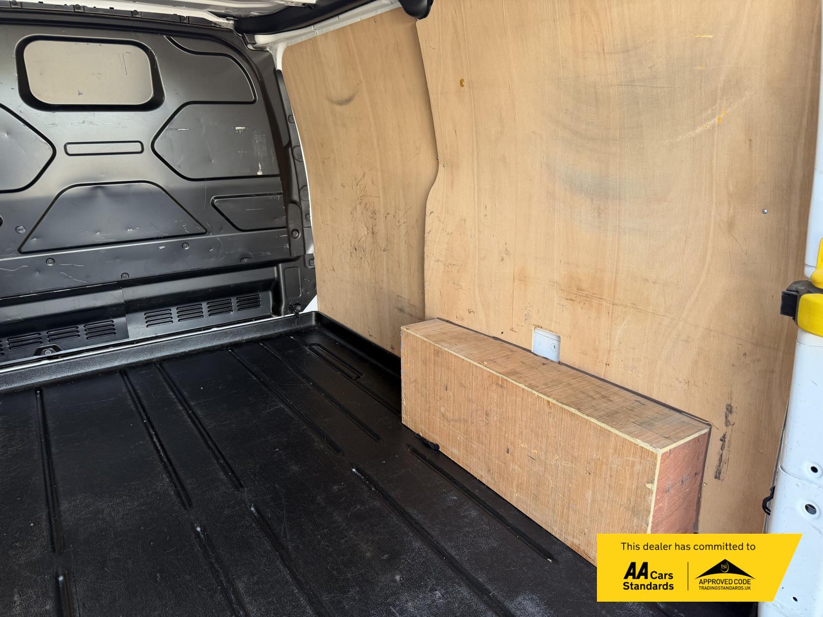 2023 Ford Transit Custom 2.0 300 EcoBlue Limited Panel Van 5dr Diesel Manual L1 H1 Euro 6 (s/s) (130 ps) - Thumbnail 30