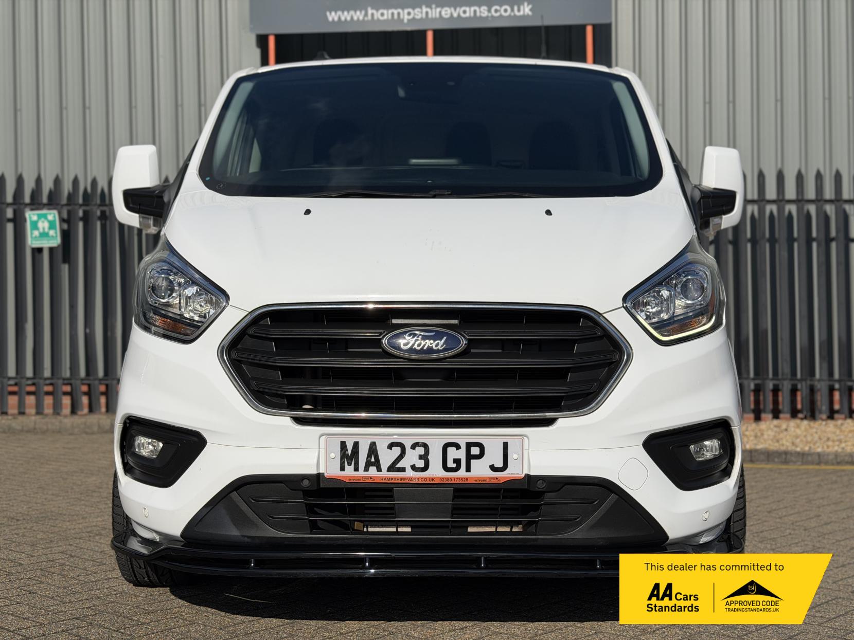 2023 Ford Transit Custom 2.0 300 EcoBlue Limited Panel Van 5dr Diesel Manual L1 H1 Euro 6 (s/s) (130 ps) - Thumbnail 10