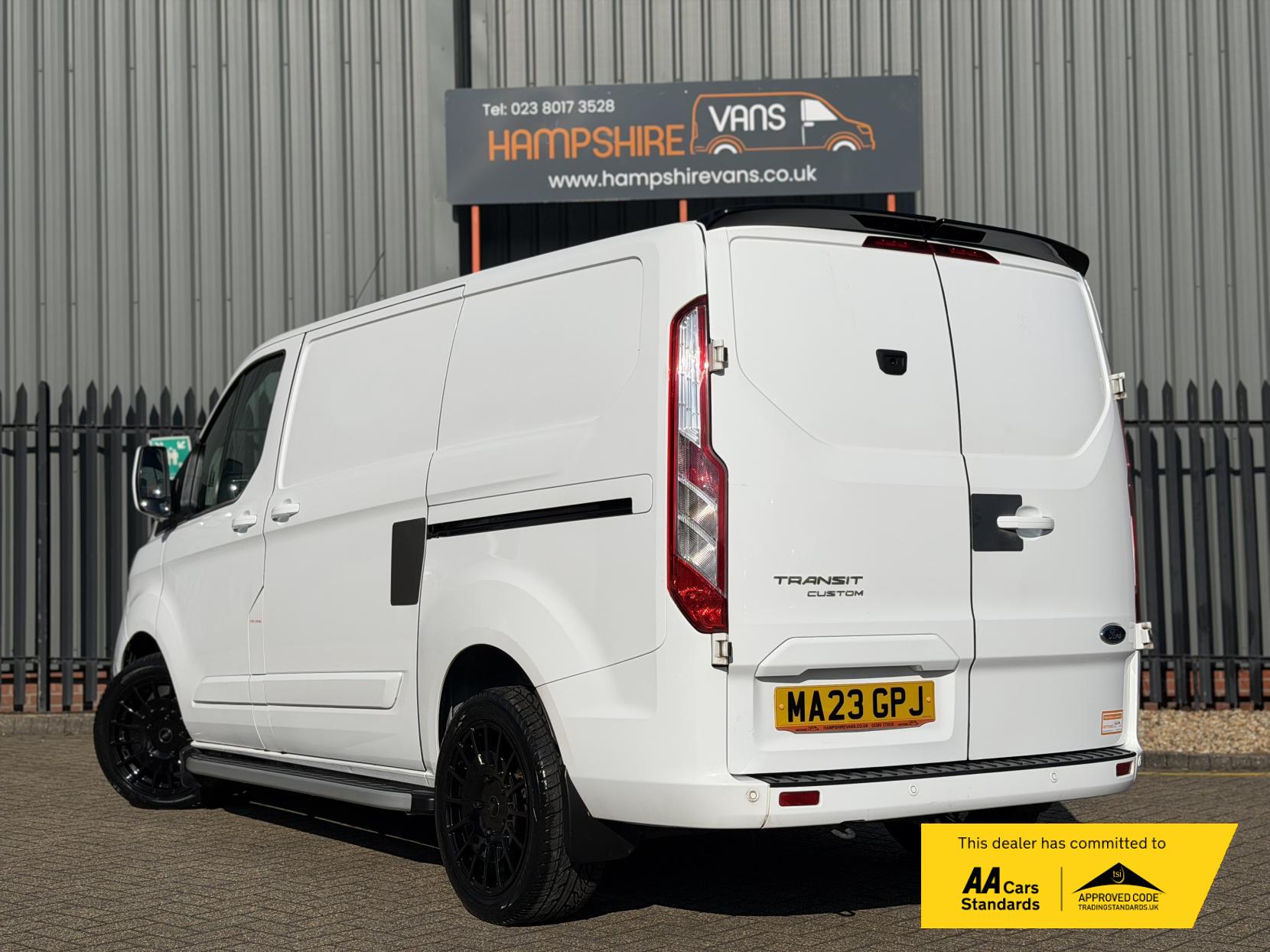 2023 Ford Transit Custom 2.0 300 EcoBlue Limited Panel Van 5dr Diesel Manual L1 H1 Euro 6 (s/s) (130 ps) - Thumbnail 5