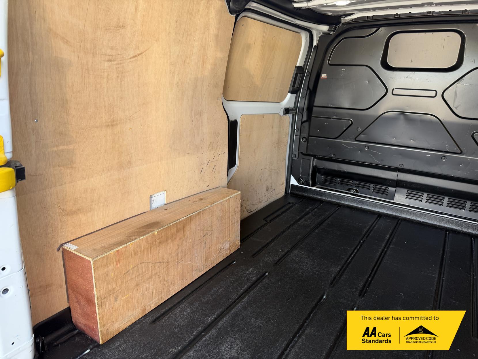 2023 Ford Transit Custom 2.0 300 EcoBlue Limited Panel Van 5dr Diesel Manual L1 H1 Euro 6 (s/s) (130 ps) - Thumbnail 26