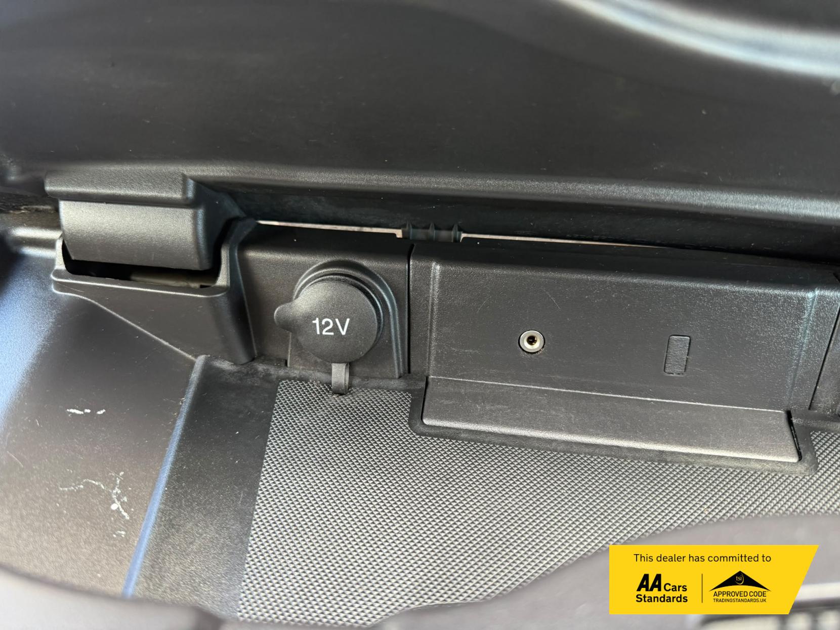 2016 Ford Transit 2.2 TDCi 350 Panel Van 5dr Diesel Manual RWD L2 H3 Euro 5 (155 ps) - Thumbnail 31