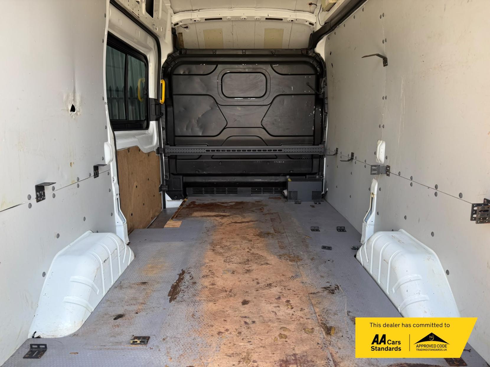 2016 Ford Transit 2.2 TDCi 350 Panel Van 5dr Diesel Manual RWD L2 H3 Euro 5 (155 ps) - Thumbnail 15