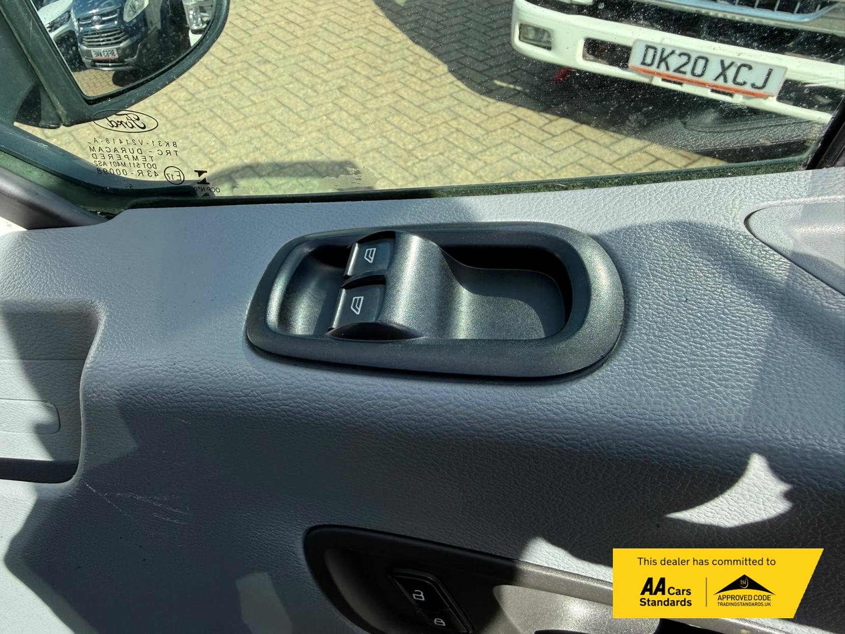 2016 Ford Transit 2.2 TDCi 350 Panel Van 5dr Diesel Manual RWD L2 H3 Euro 5 (155 ps) - Thumbnail 50