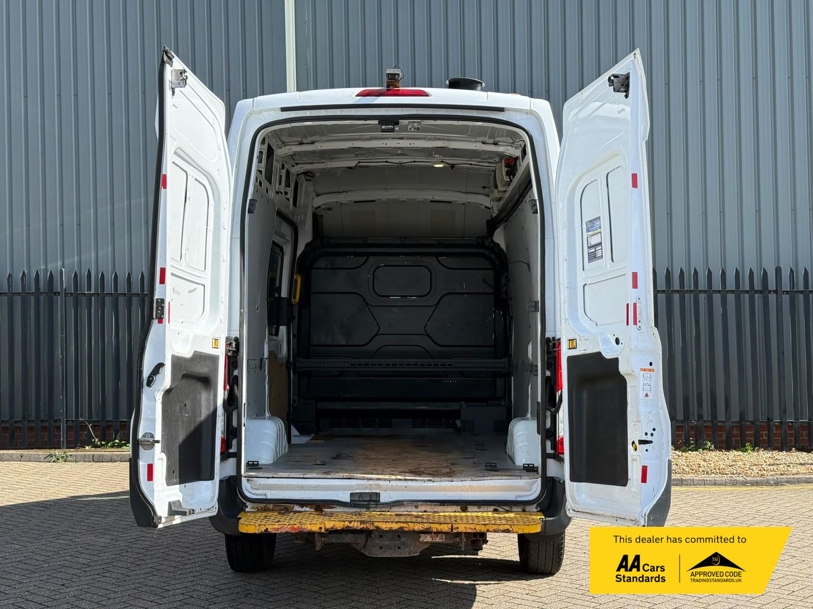 2016 Ford Transit 2.2 TDCi 350 Panel Van 5dr Diesel Manual RWD L2 H3 Euro 5 (155 ps) - Thumbnail 12