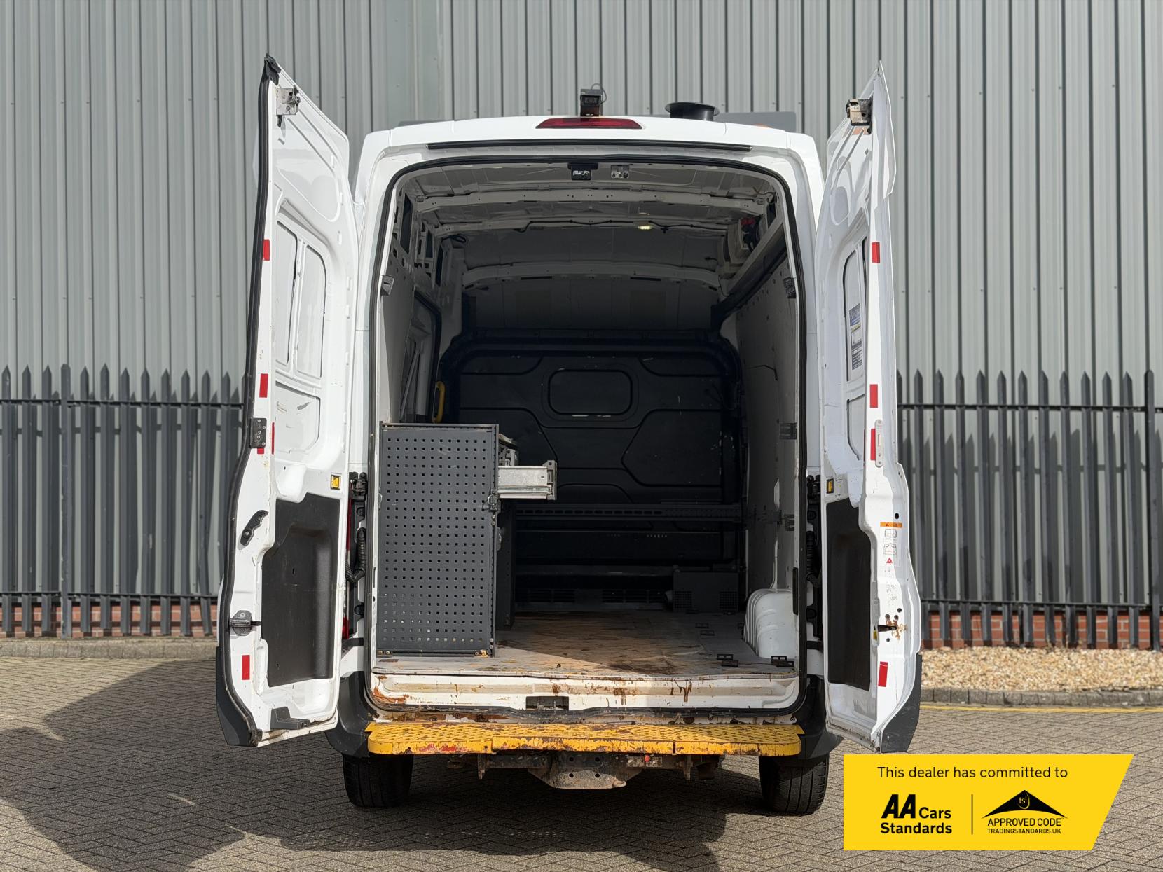 Ford Transit 2.2 TDCi 350 Panel Van 5dr Diesel Manual RWD L2 H3 Euro 5 (155 ps)