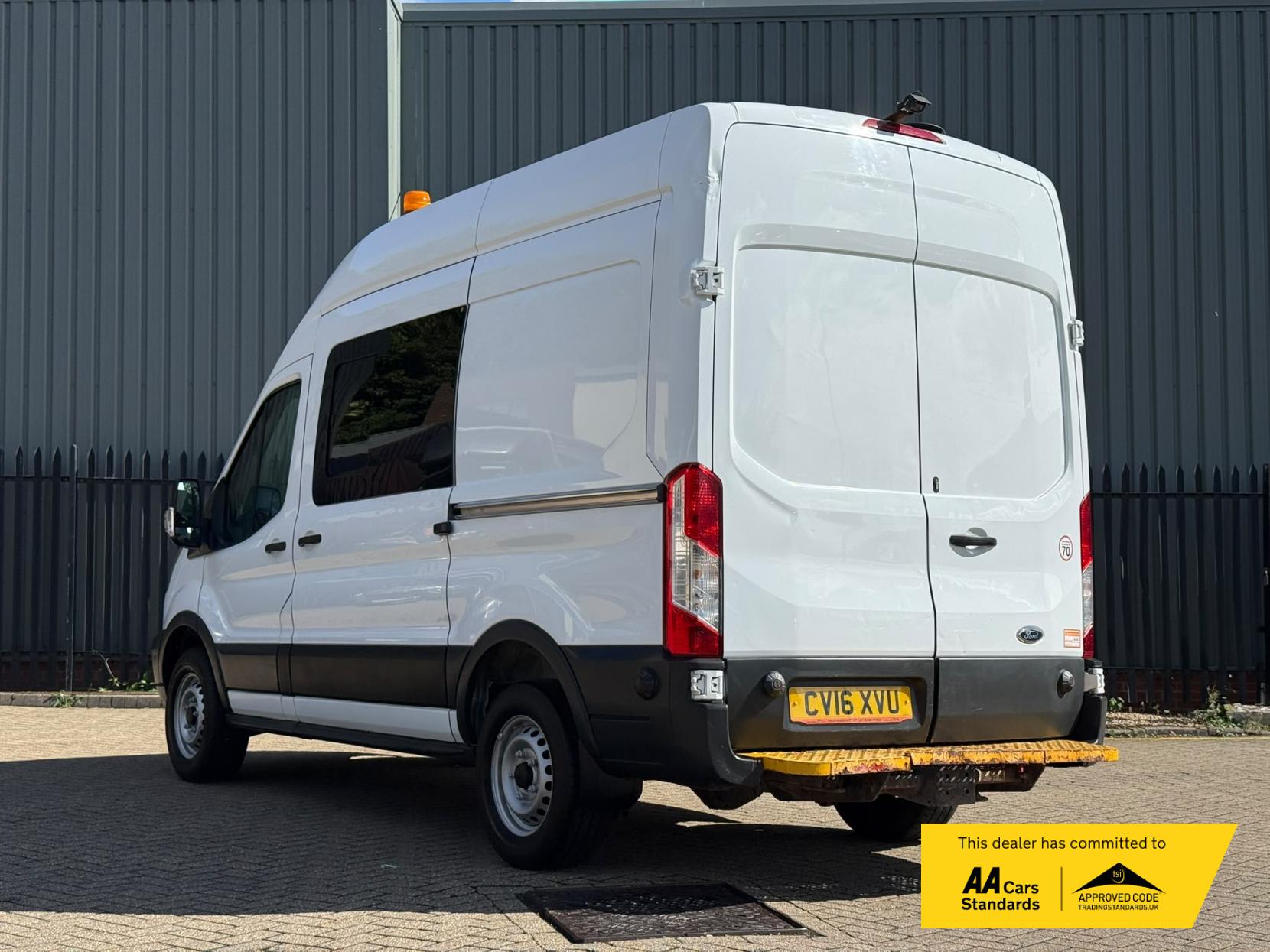 2016 Ford Transit 2.2 TDCi 350 Panel Van 5dr Diesel Manual RWD L2 H3 Euro 5 (155 ps) - Thumbnail 4