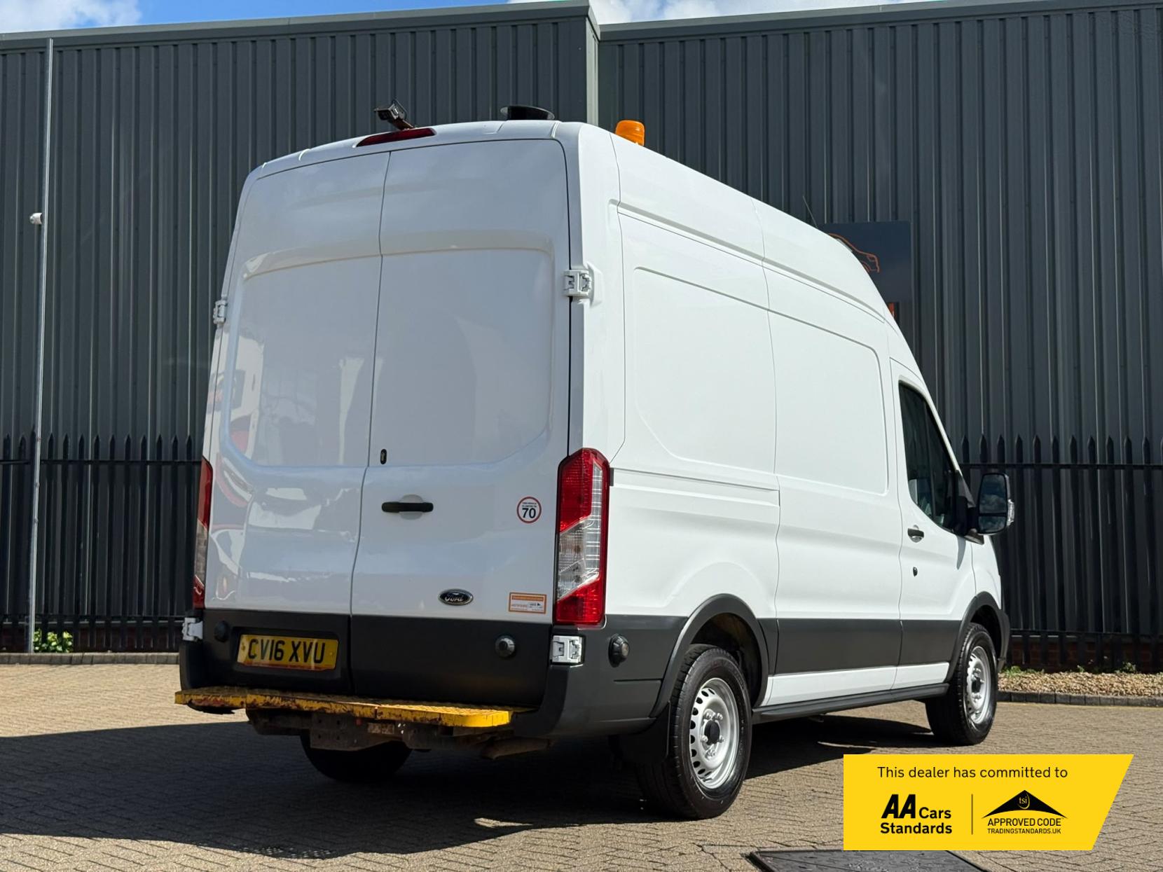 2016 Ford Transit 2.2 TDCi 350 Panel Van 5dr Diesel Manual RWD L2 H3 Euro 5 (155 ps) - Thumbnail 3