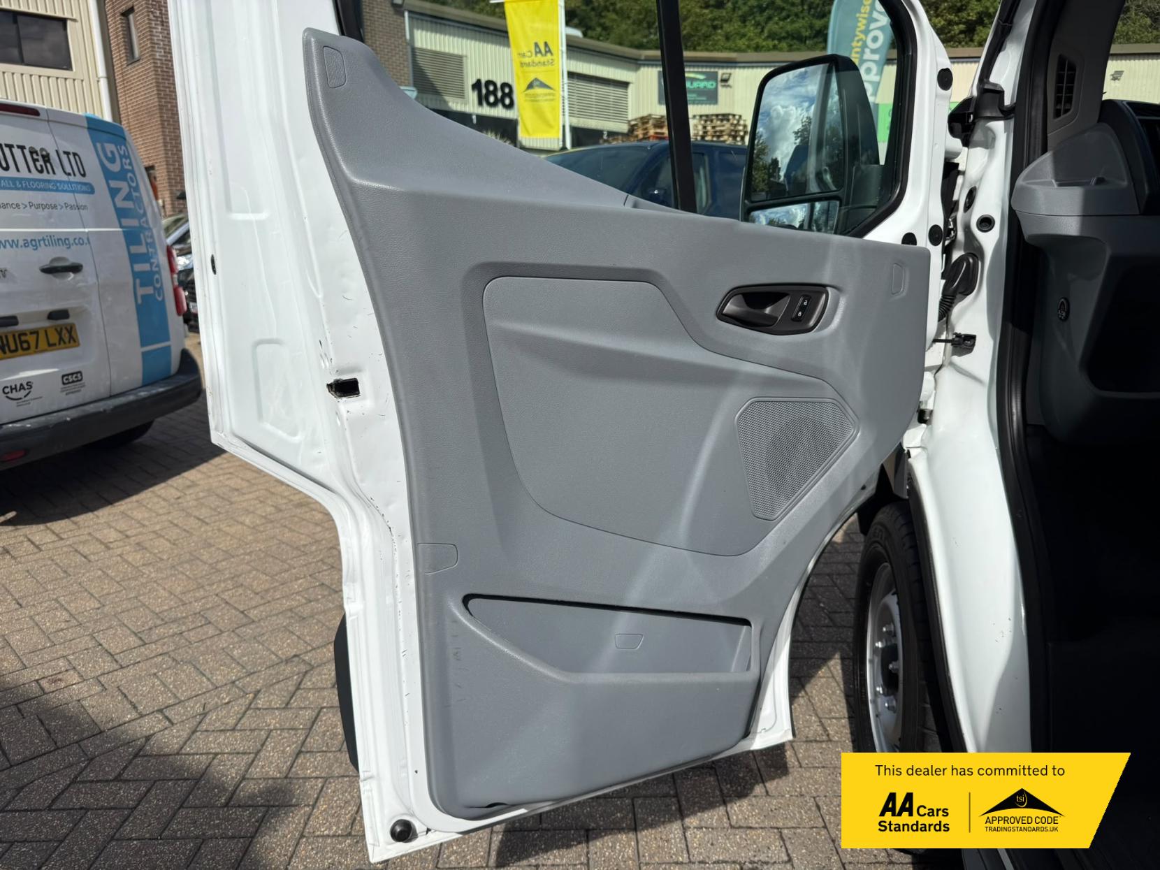 2016 Ford Transit 2.2 TDCi 350 Panel Van 5dr Diesel Manual RWD L2 H3 Euro 5 (155 ps) - Thumbnail 23