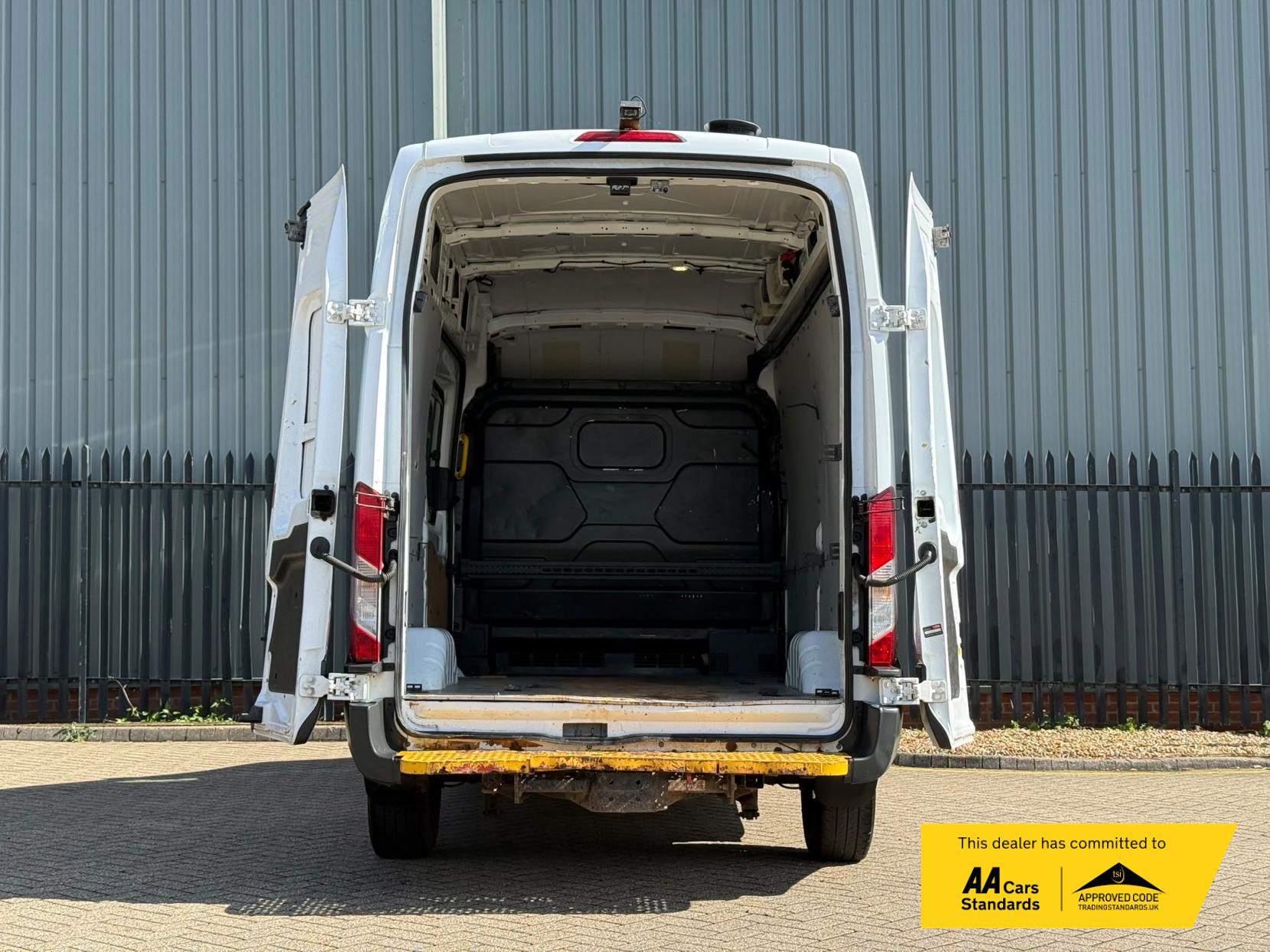2016 Ford Transit 2.2 TDCi 350 Panel Van 5dr Diesel Manual RWD L2 H3 Euro 5 (155 ps) - Thumbnail 13