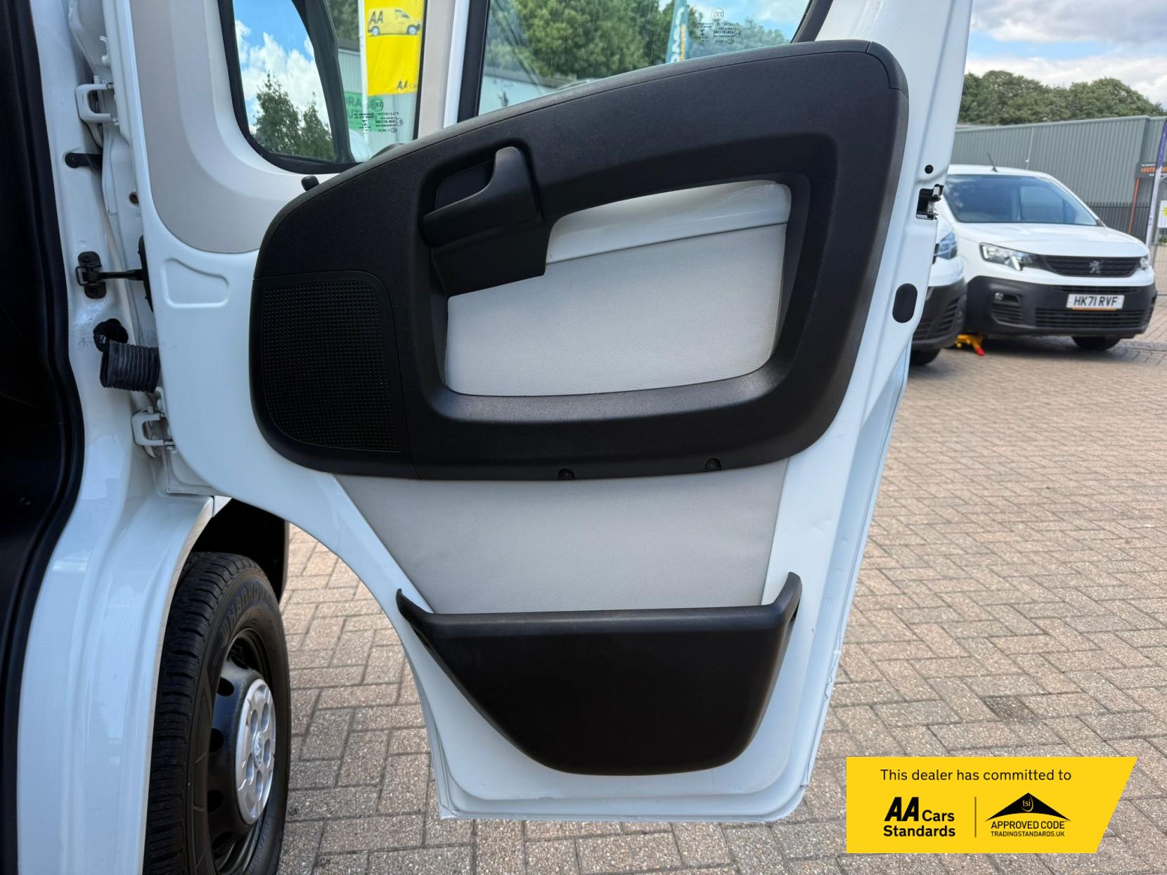 Peugeot Boxer 2.0 BlueHDi 335 Professional Panel Van 5dr Diesel Manual L2 H2 Euro 6 (130 ps)